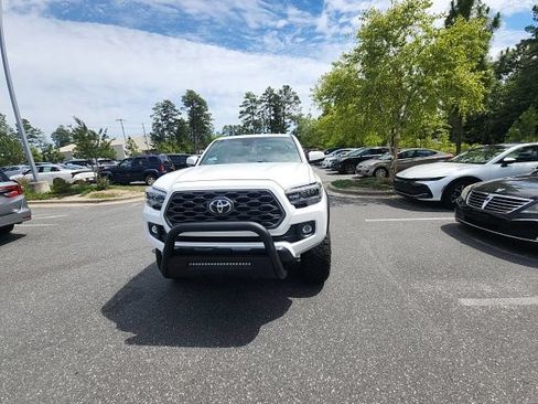 Used 2020 Toyota Tacoma TRD Off-Road w/ TRD Premium Off Road Package AWD/4WD image 4