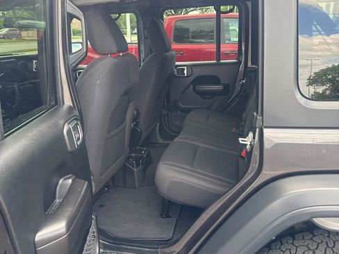 Used 2018 Jeep Wrangler Unlimited Sport S AWD/4WD image 7