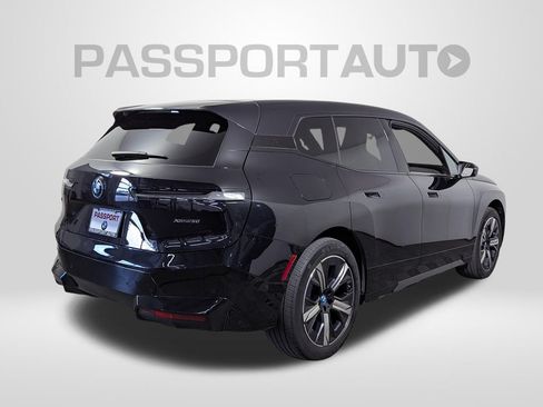 Used 2023 BMW iX xDrive50 w/ Sport Package AWD/4WD image 7