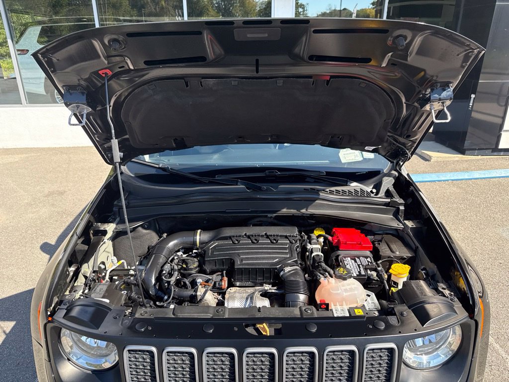 Used 2023 Jeep Renegade Latitude AWD/4WD image 33