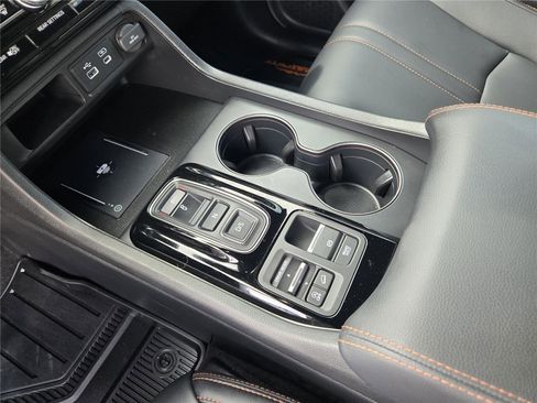 Used 2025 Honda Pilot TrailSport image 18
