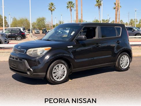 Used 2015 Kia Soul FWD image 1