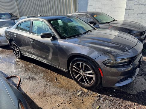 Used 2019 Dodge Charger SXT AWD/4WD image 2