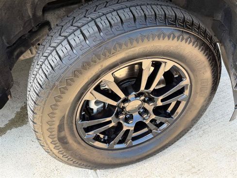 Used 2018 Ford F150 Lariat w/ Equipment Group 502A Luxury AWD/4WD image 23