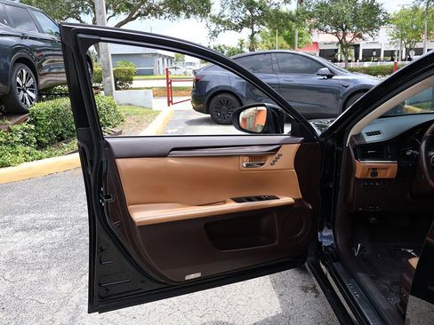 Used 2017 Lexus ES 350 w/ Luxury Package FWD image 25