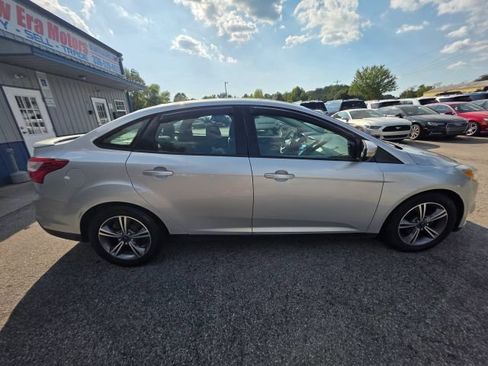 Used 2014 Ford Focus SE w/ SE Sport Package FWD image 4
