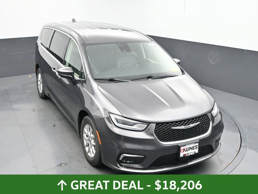 Used 2023 Chrysler Pacifica Touring-L FWD image 35