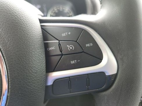 Used 2020 Jeep Renegade Latitude w/ Popular Equipment Group FWD image 27