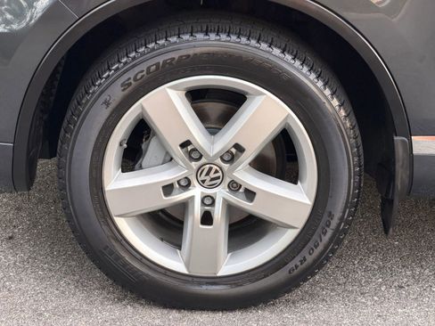 Used 2012 Volkswagen Touareg Sport AWD/4WD image 47