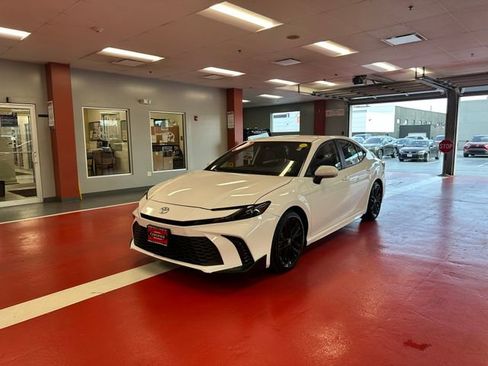 Certified 2025 Toyota Camry SE image 7