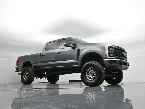 Used 2023 Ford F250 XLT w/ Black Appearance Package image 3