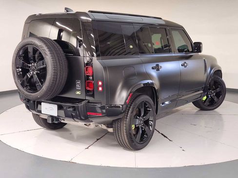 Used 2023 Land Rover Defender 110 SE AWD/4WD image 2