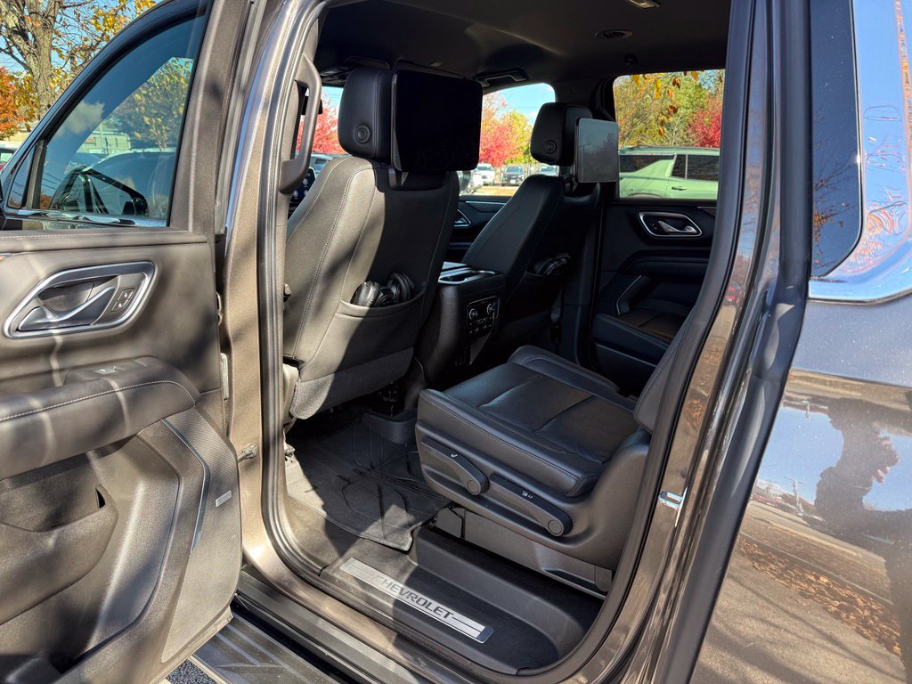 Used 2021 Chevrolet Suburban LT w/ Luxury Package AWD/4WD image 12