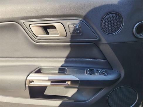 Used 2022 Ford Mustang Shelby GT500 w/ Technology Package image 21