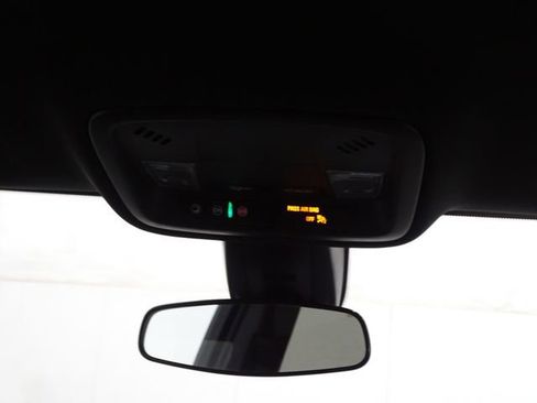 Used 2023 Chevrolet Traverse LS image 28