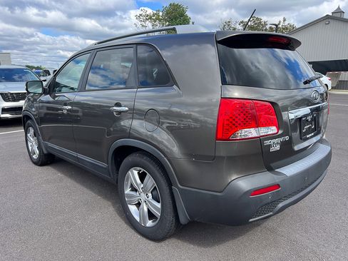 Used 2013 Kia Sorento EX w/ Premium Plus Pkg FWD image 3