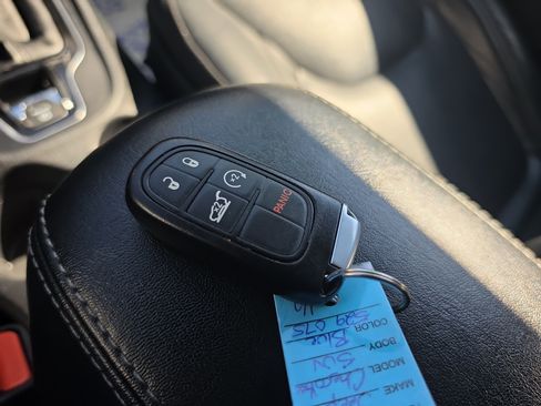 Used 2020 Jeep Cherokee Limited AWD/4WD image 35
