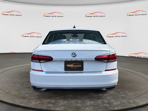 Used 2022 Volkswagen Passat 2.0T SE FWD image 9