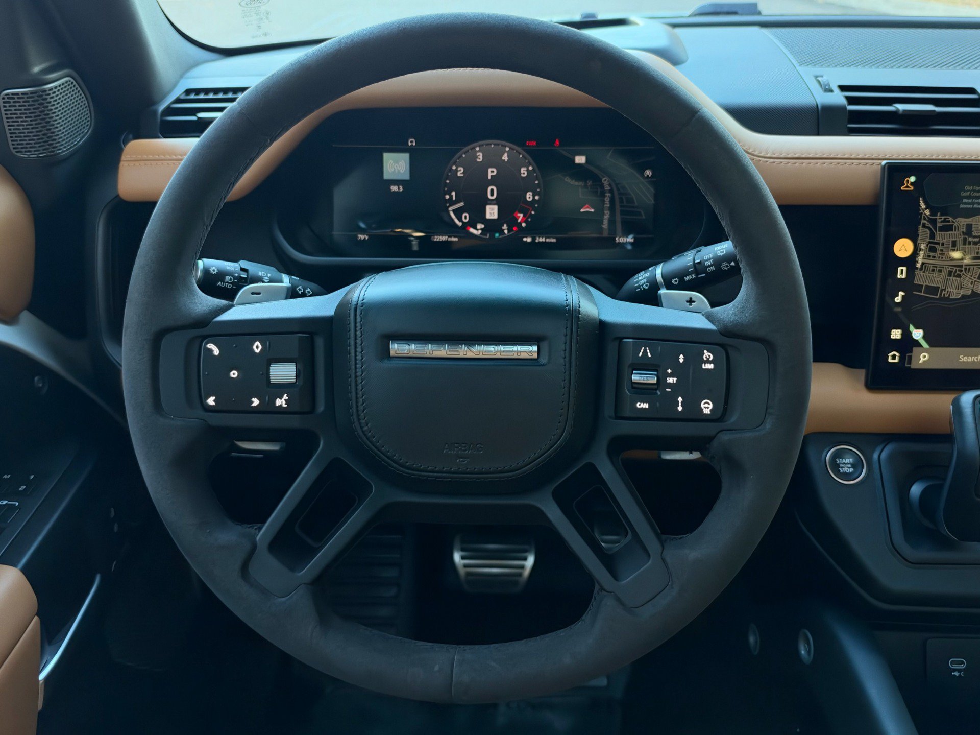 Used 2023 Land Rover Defender 110 AWD/4WD image 27