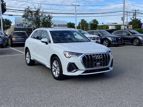 Certified 2025 Audi Q3 2.0T Premium Plus w/ Premium Plus Package image 2