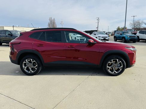 Used 2025 Chevrolet Trax LT w/ LT Convenience Package image 35