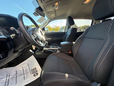 Used 2022 Toyota Tacoma SR5 w/ Trail Edition image 14