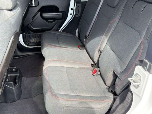 Used 2025 Jeep Wrangler Unlimited Rubicon image 13