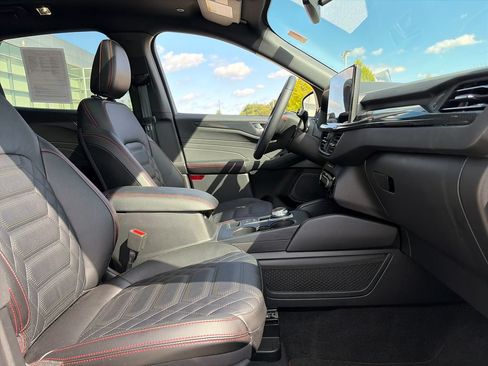 Used 2023 Ford Escape ST-Line Elite w/ Premium Technology Package AWD/4WD image 12