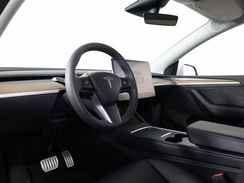 Used 2023 Tesla Model Y Long Range image 12