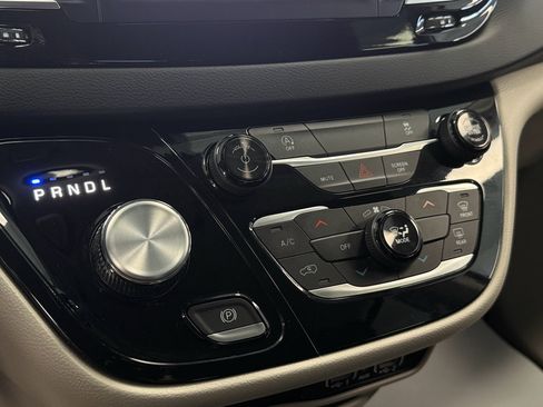 Used 2024 Chrysler Voyager LX FWD image 24