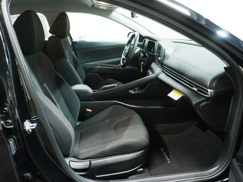 Certified 2026 Hyundai Elantra SE FWD image 12