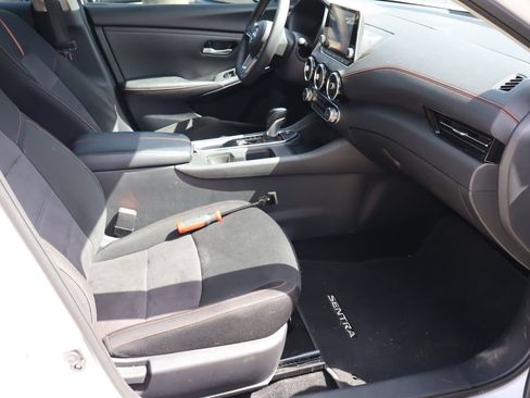 Used 2025 Nissan Sentra SR FWD image 16
