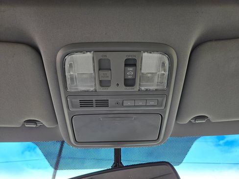 Used 2014 Honda Pilot Touring image 19