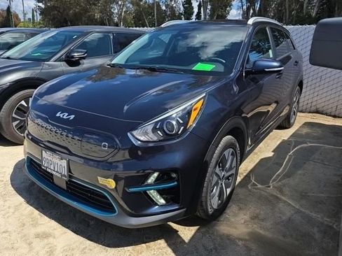 Certified 2022 Kia Niro EX FWD image 2