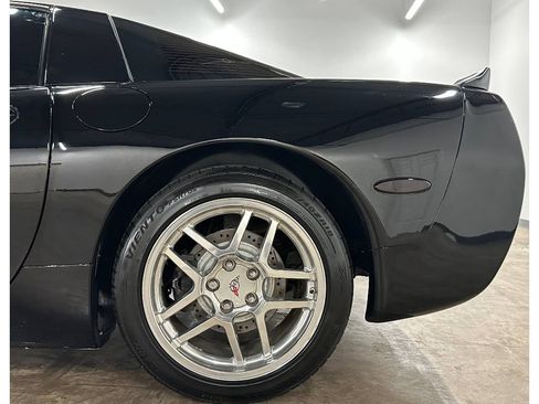 Used 1998 Chevrolet Corvette Coupe w/ Memory Pkg RWD image 10