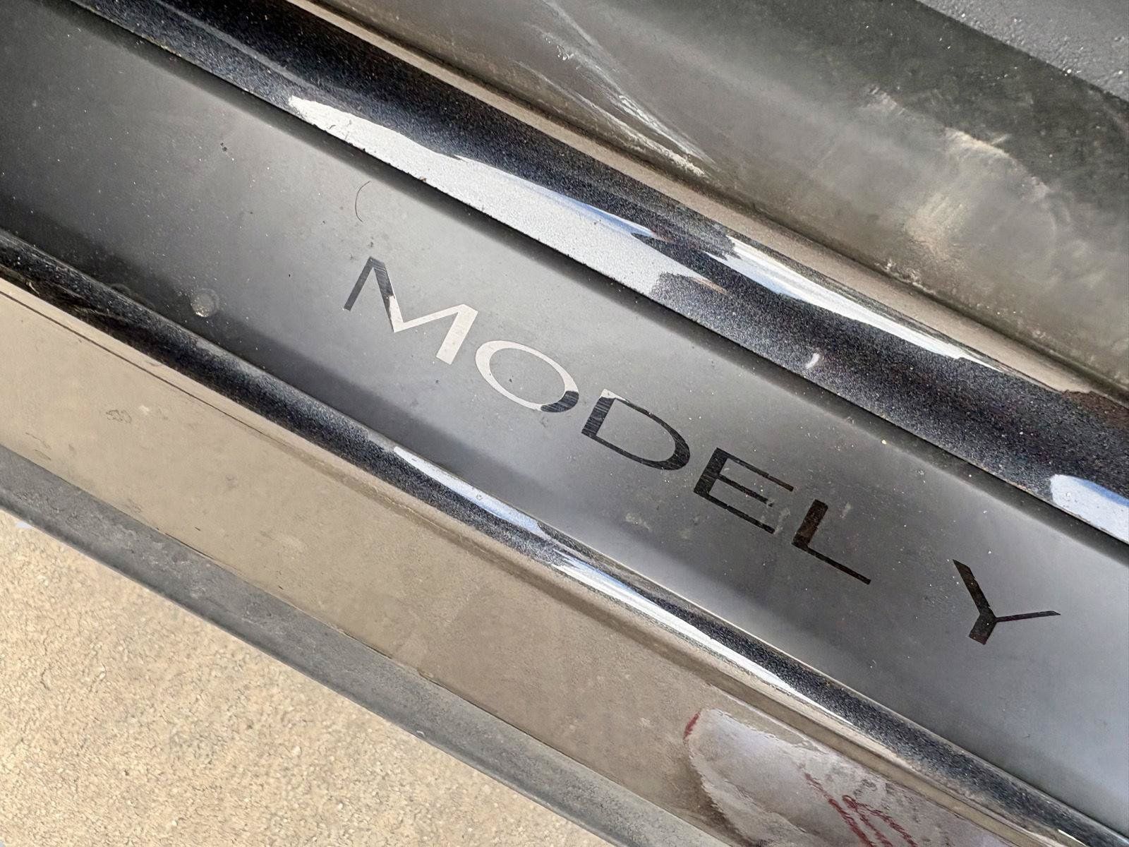 Used 2025 Tesla Model Y Long Range AWD/4WD image 14