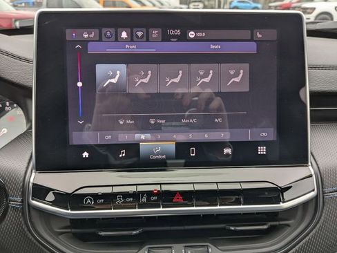 Used 2025 Jeep Compass Latitude w/ Altitude Special Edition image 32