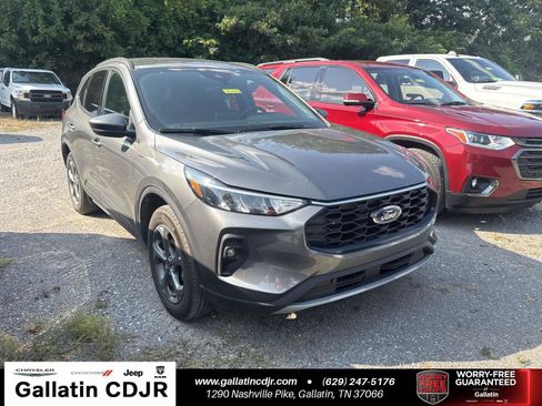 Used 2025 Ford Escape ST-Line Select AWD/4WD image 1