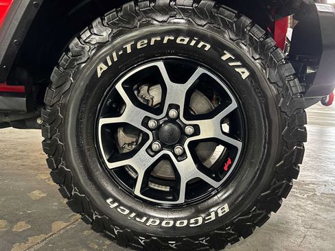 Used 2018 Jeep Wrangler Rubicon AWD/4WD image 9