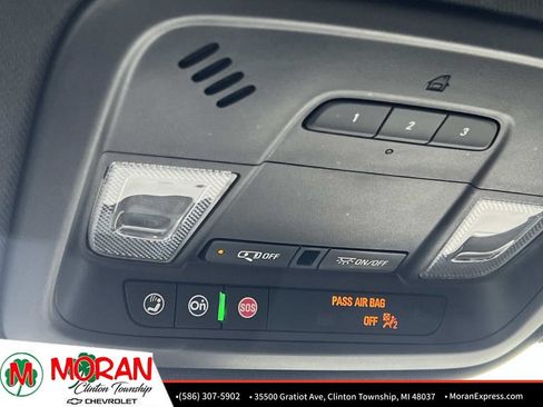 Used 2023 Chevrolet Traverse LT FWD image 29