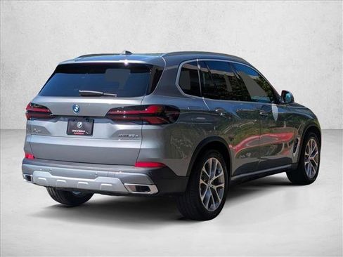 Used 2026 BMW X5 xDrive50e image 2