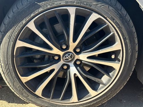 Used 2018 Toyota Camry SE FWD image 3