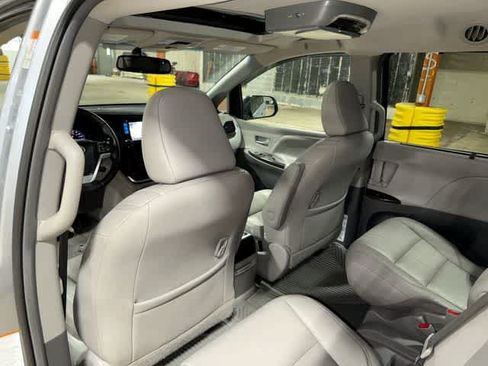 Used 2015 Toyota Sienna XLE w/ XLE Navigation Package FWD image 31