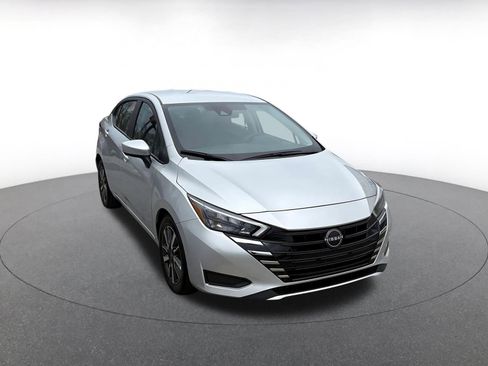 Used 2025 Nissan Versa SV image 1