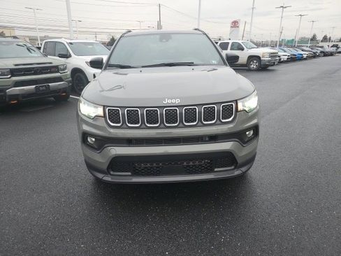 Used 2023 Jeep Compass Latitude image 3