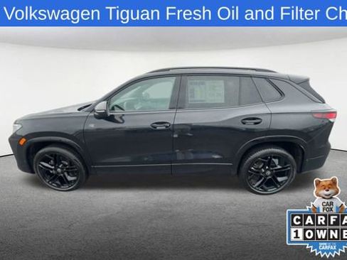 Used 2025 Volkswagen Tiguan SE R-Line image 5