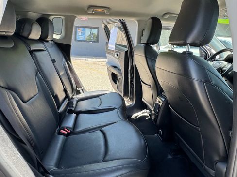 Used 2022 Jeep Compass Latitude image 16