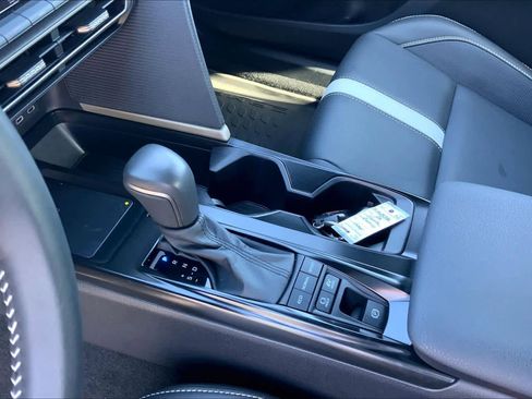 Used 2025 Toyota Camry SE image 16