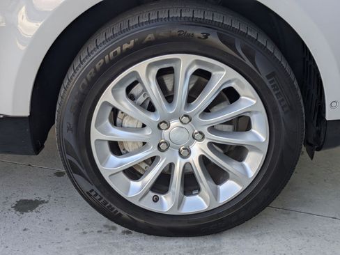 Used 2019 Land Rover Range Rover Sport HSE image 32