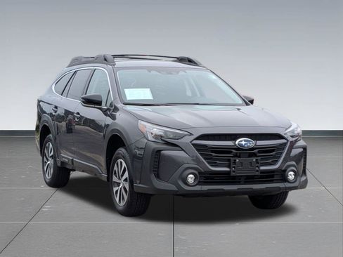Used 2024 Subaru Outback Premium AWD/4WD image 8